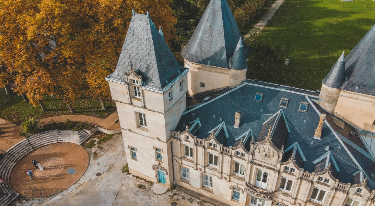 Home architercture from drone sm